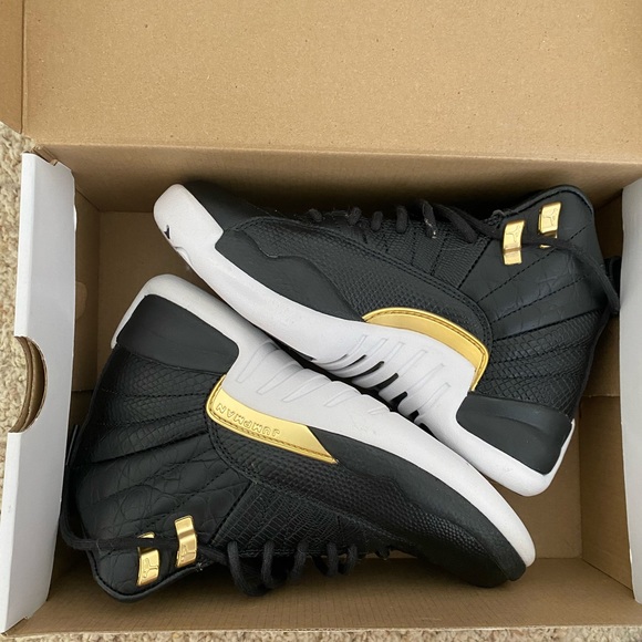NEW Women’s Air Jordan 12 Retro Reptile Black and Metallic Gold - Picture 3 of 4